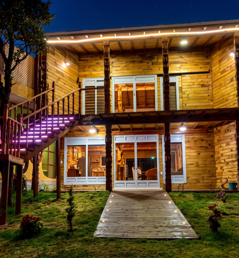 Vista Panorámica al Lago de Zirahuén: Cabañas Magnolia con Chimenea
