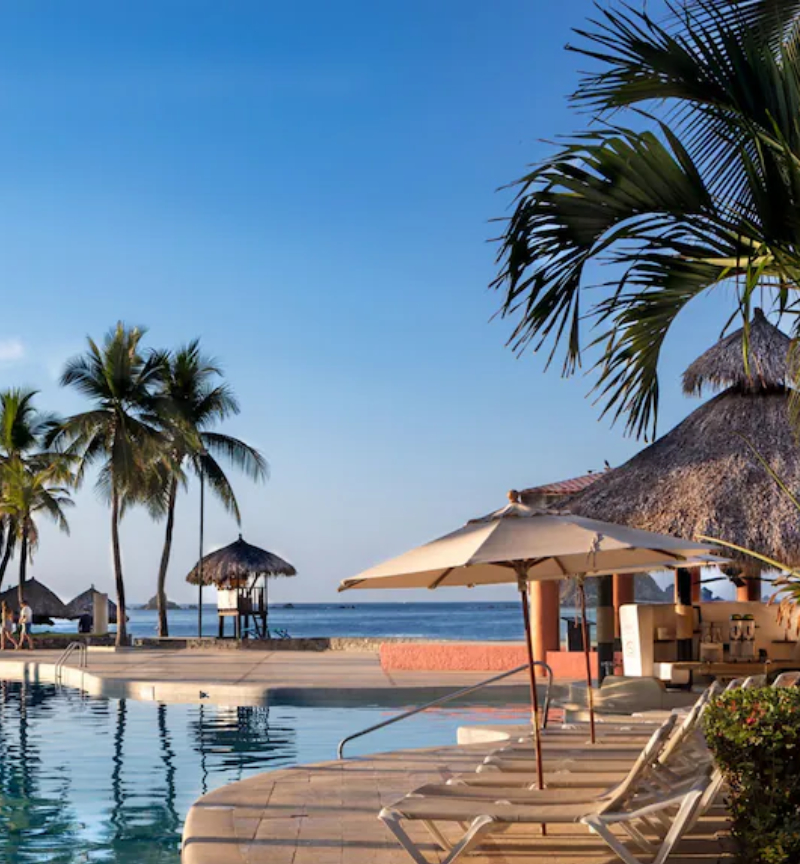Escapada a Ixtapa: Hotel Holiday Inn Todo Incluido con Vista al Mar desde Celaya